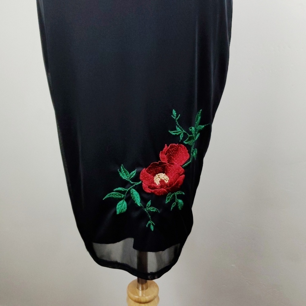 NWT Glam Black Flower Embroidered Pencil Skirt w/ Sheer Mesh Overlay, Size M - Picture 2 of 5